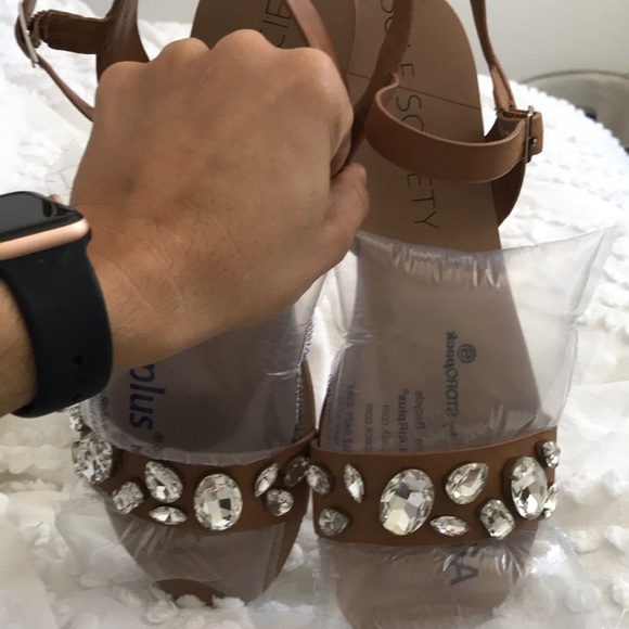 Excellent condition jeweled Gemma sandal - Picture 6 of 6